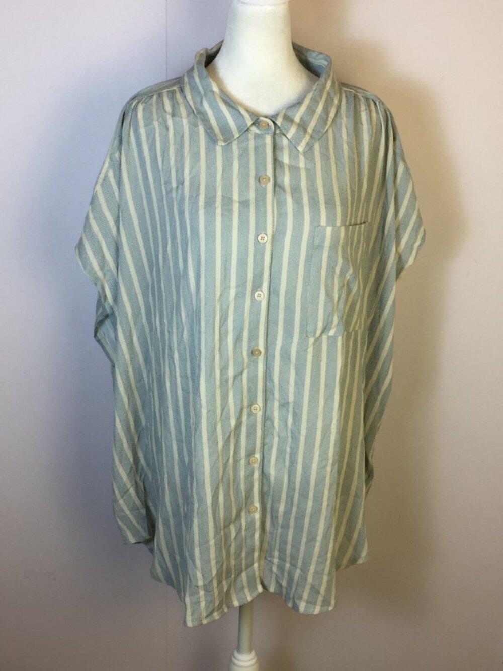 Torrid Button Front Blouse Shirt 3X Womans Plus Blue White Striped Short Sleeve